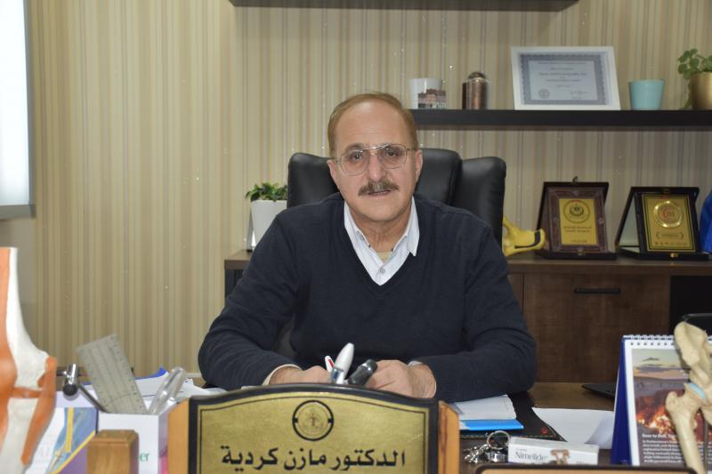 الدكتور مازن كردية
